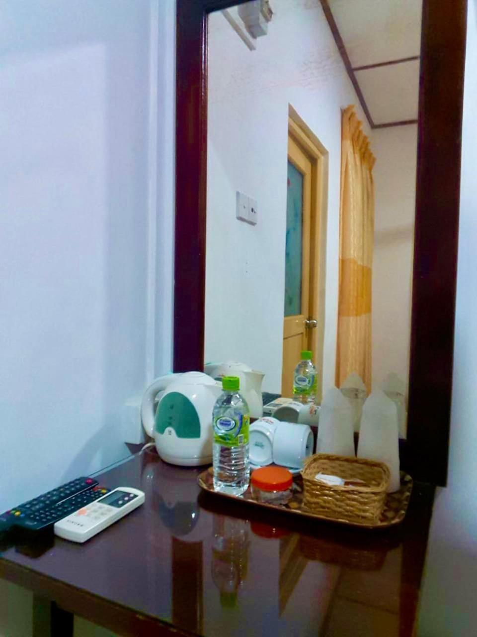 Thilaka City Hotel Anuradhapura Exterior photo