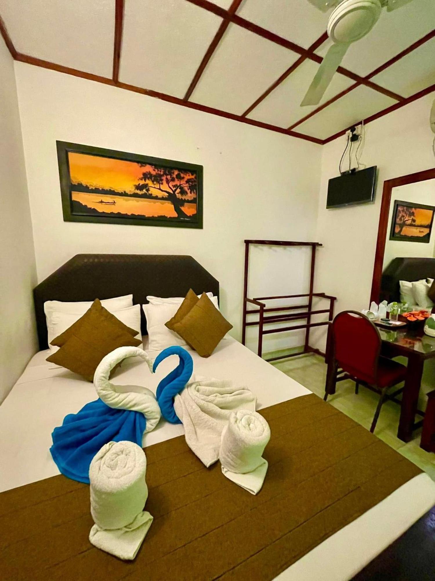Thilaka City Hotel Anuradhapura Exterior photo