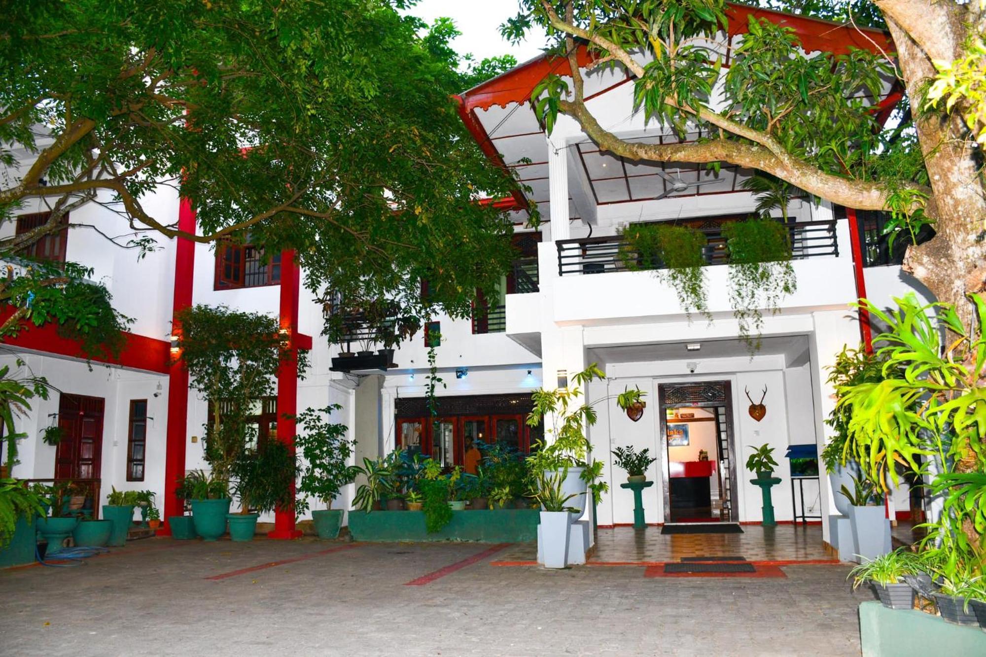 Thilaka City Hotel Anuradhapura Exterior photo