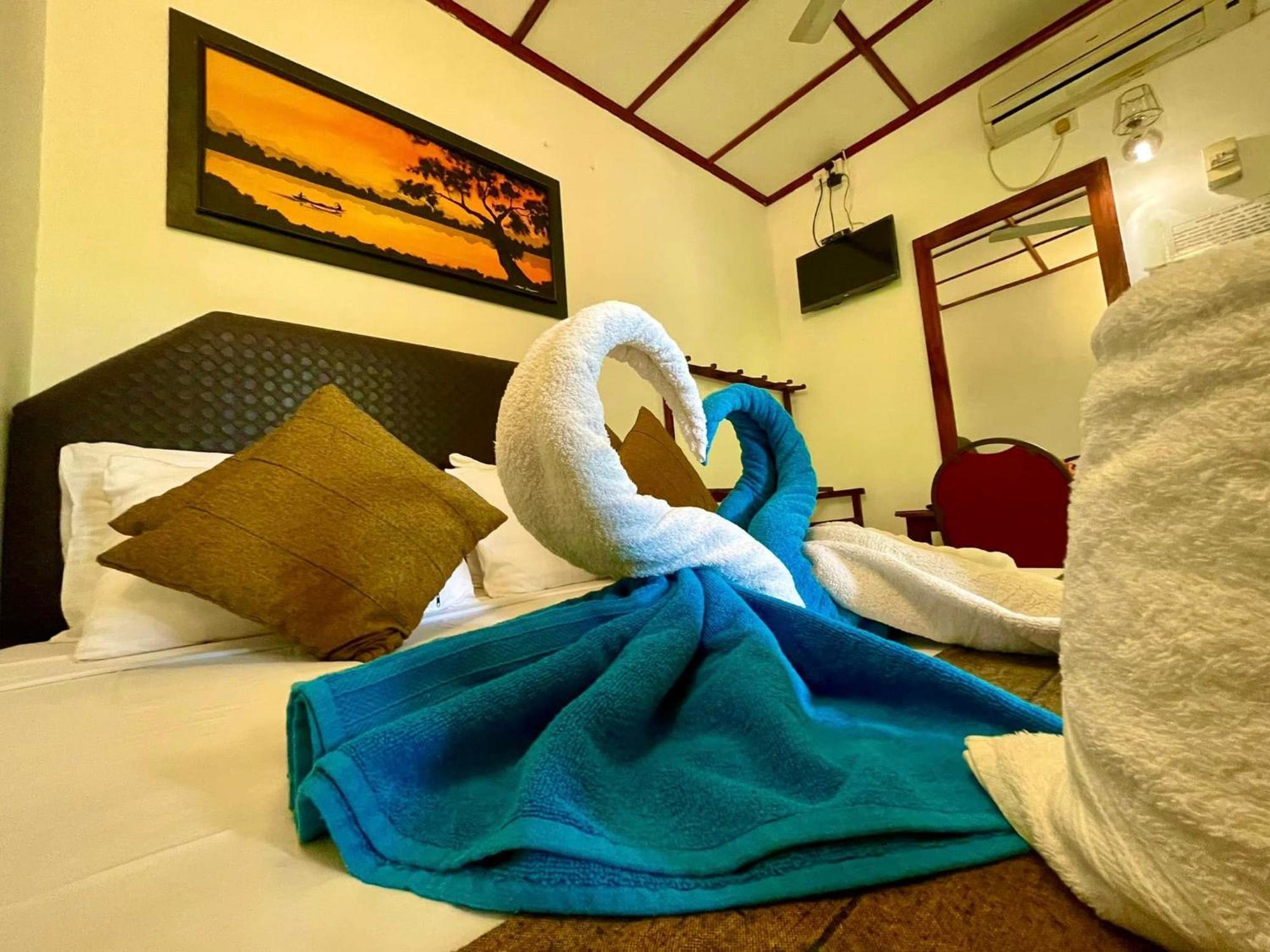 Thilaka City Hotel Anuradhapura Exterior photo